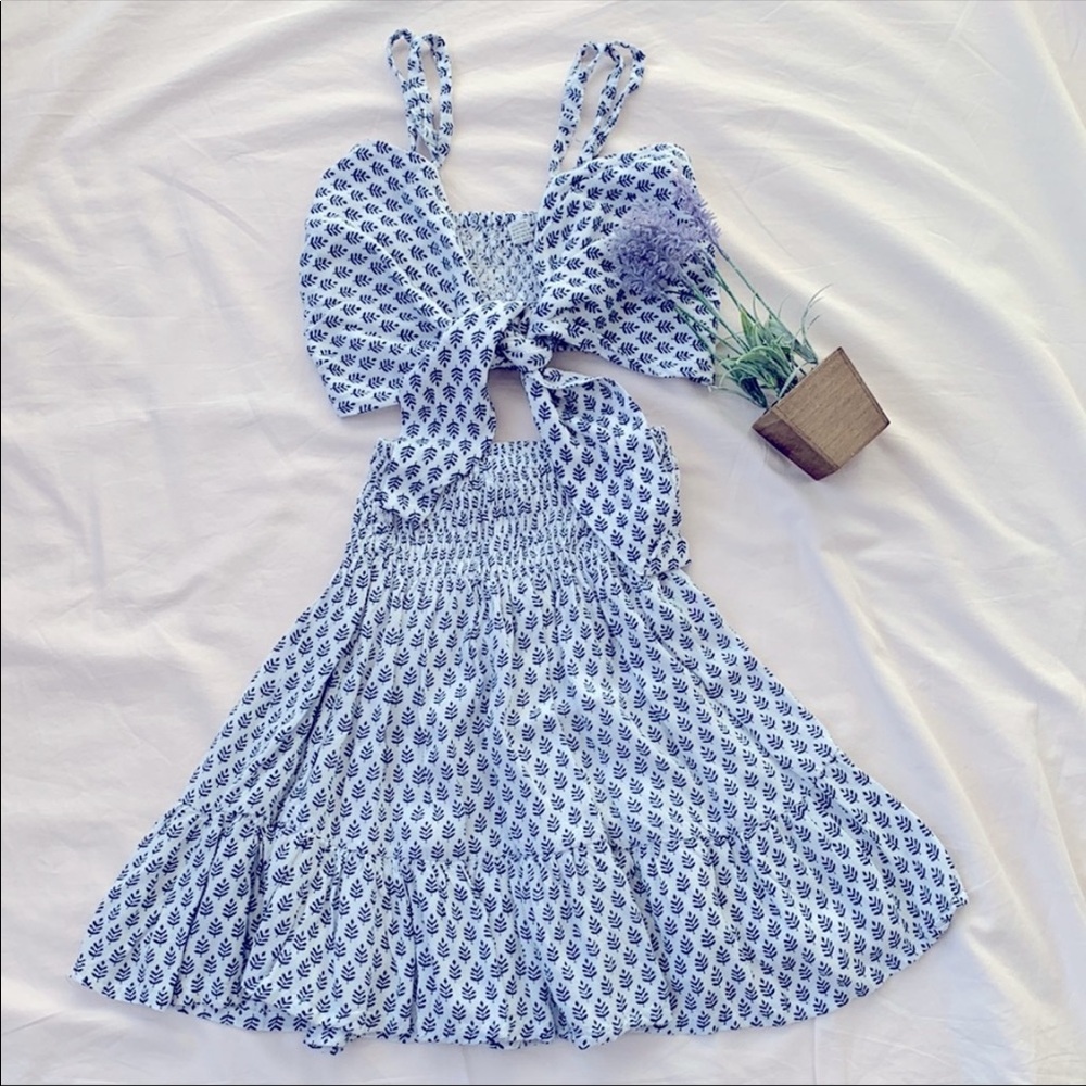 NWOT Two piece dress, white, blue, size S, adjustable, crop top, high rise